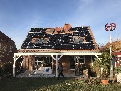 Wohnhaus mit PV-Modulen